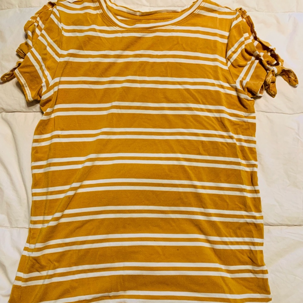 Rumi & Ryder Striped Short Sleeve Shirt - Gold White Striped - Medium